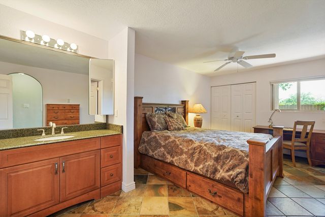 149 N Calle Ojo Feliz UNIT B, Santa Fe, NM 87505