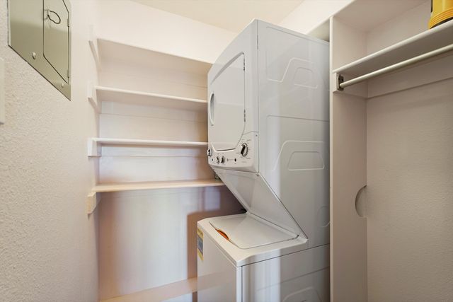 149 N Calle Ojo Feliz UNIT B, Santa Fe, NM 87505