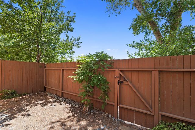 149 N Calle Ojo Feliz UNIT B, Santa Fe, NM 87505