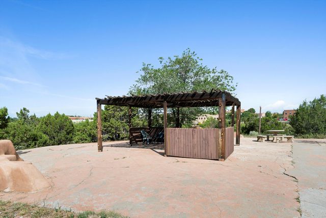 149 N Calle Ojo Feliz UNIT B, Santa Fe, NM 87505