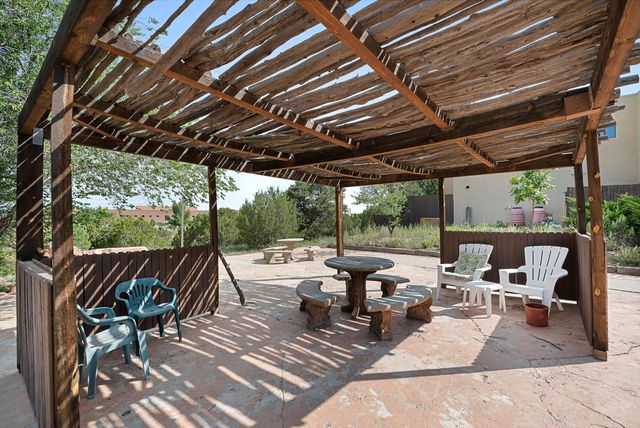 149 N Calle Ojo Feliz UNIT B, Santa Fe, NM 87505