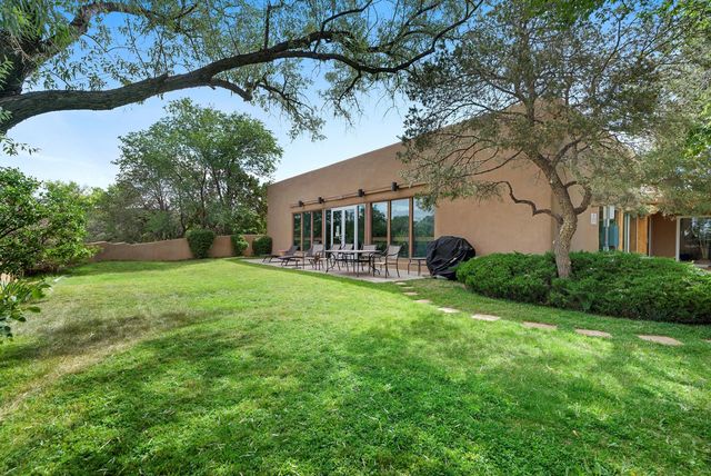 149 N Calle Ojo Feliz UNIT B, Santa Fe, NM 87505