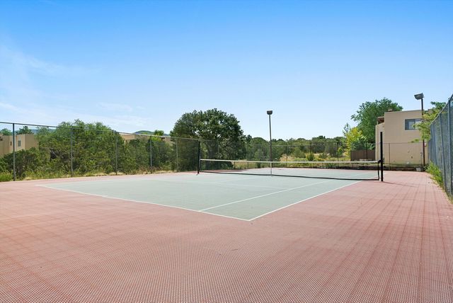 149 N Calle Ojo Feliz UNIT B, Santa Fe, NM 87505