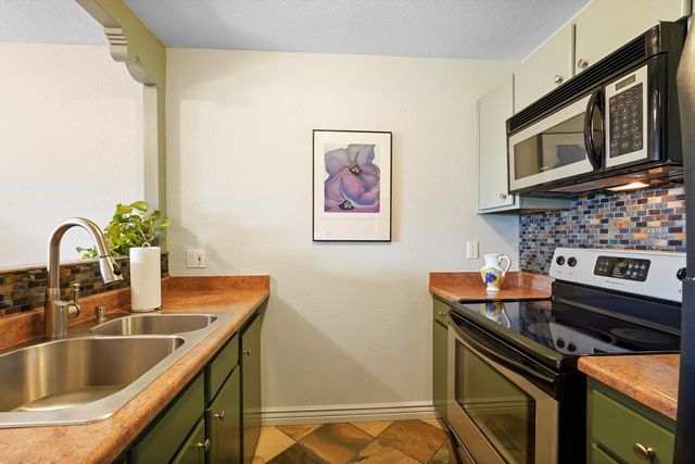 149 N Calle Ojo Feliz UNIT B, Santa Fe, NM 87505