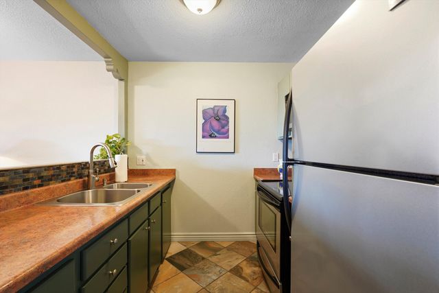 149 N Calle Ojo Feliz UNIT B, Santa Fe, NM 87505