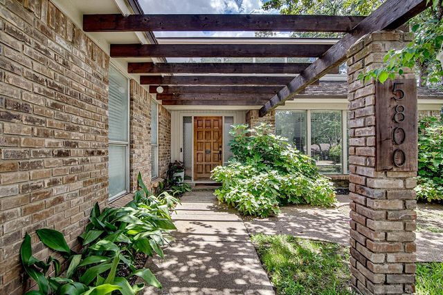 5800 Thoreau Lane, Arlington, TX 76016