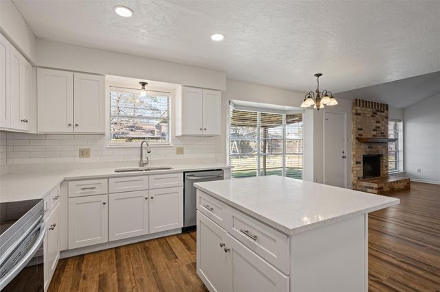 9915 Bayou Woods Drive, Baytown, TX 77521