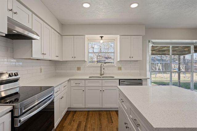 9915 Bayou Woods Drive, Baytown, TX 77521