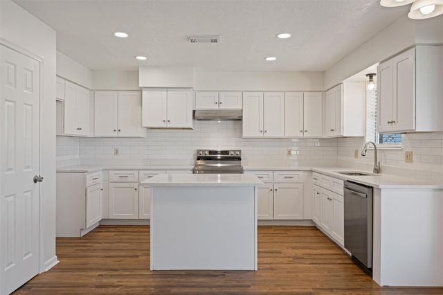 9915 Bayou Woods Drive, Baytown, TX 77521