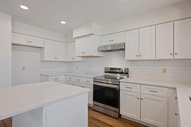 9915 Bayou Woods Drive, Baytown, TX 77521