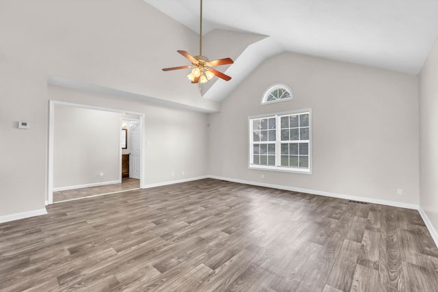 800 Shetland Dr, Oak Grove, KY 42262