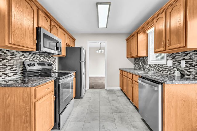 800 Shetland Dr, Oak Grove, KY 42262