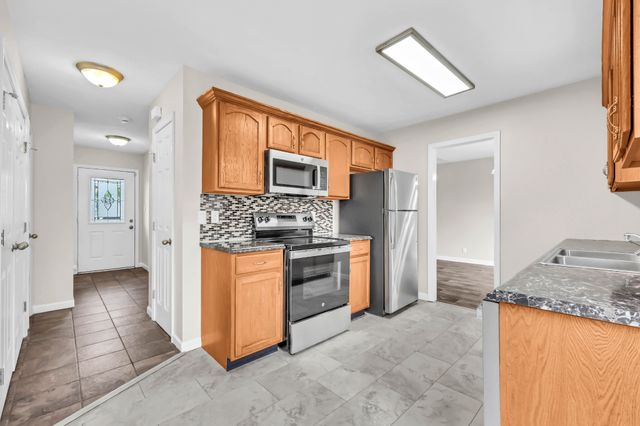 800 Shetland Dr, Oak Grove, KY 42262