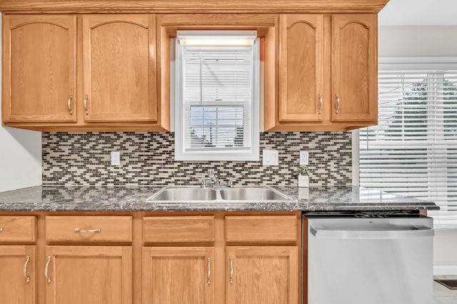 800 Shetland Dr, Oak Grove, KY 42262
