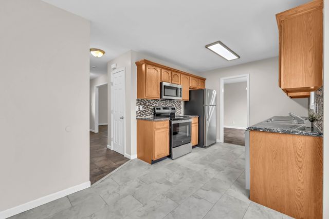 800 Shetland Dr, Oak Grove, KY 42262