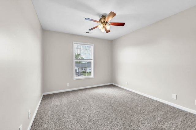 800 Shetland Dr, Oak Grove, KY 42262