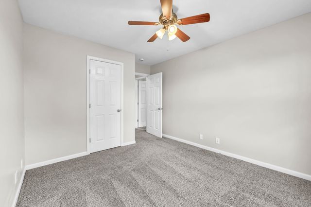 800 Shetland Dr, Oak Grove, KY 42262