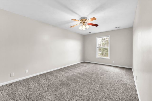 800 Shetland Dr, Oak Grove, KY 42262