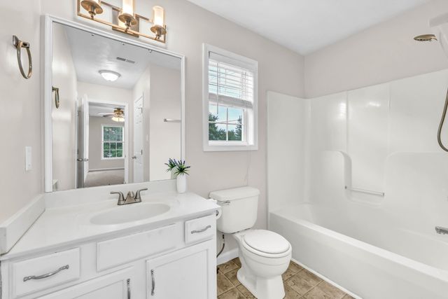 800 Shetland Dr, Oak Grove, KY 42262