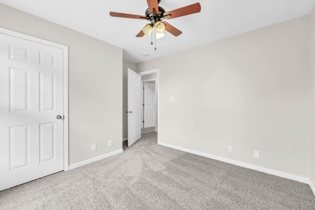 800 Shetland Dr, Oak Grove, KY 42262
