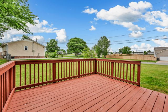 800 Shetland Dr, Oak Grove, KY 42262