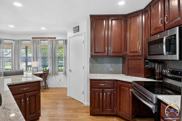 7448 SW Cannock Chase RD, Topeka, KS 66614