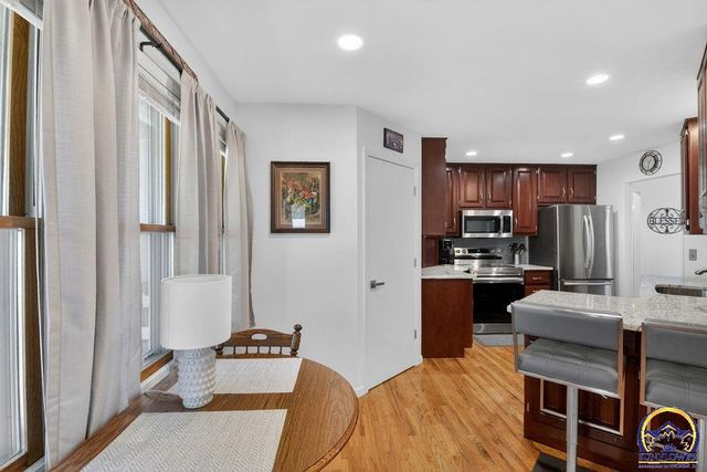 7448 SW Cannock Chase RD, Topeka, KS 66614