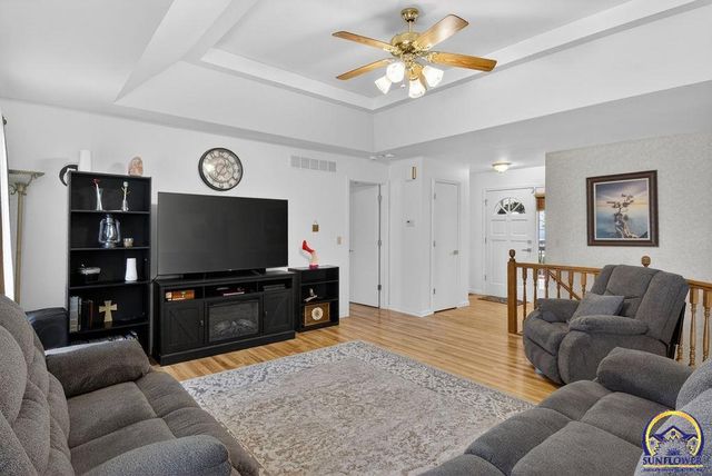 7448 SW Cannock Chase RD, Topeka, KS 66614