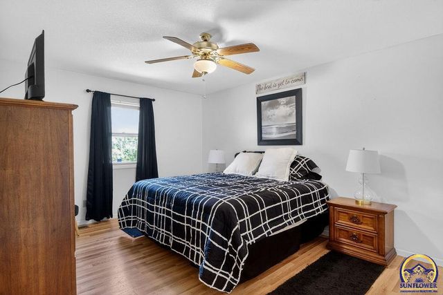 7448 SW Cannock Chase RD, Topeka, KS 66614