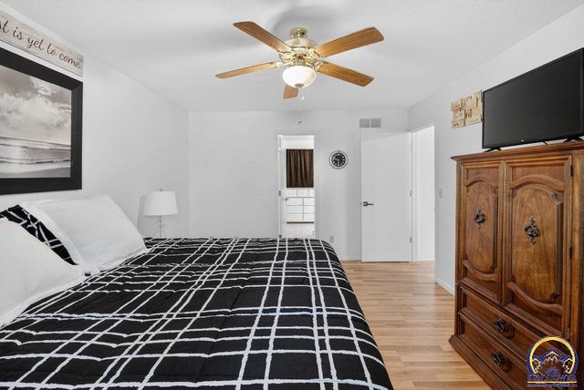 7448 SW Cannock Chase RD, Topeka, KS 66614