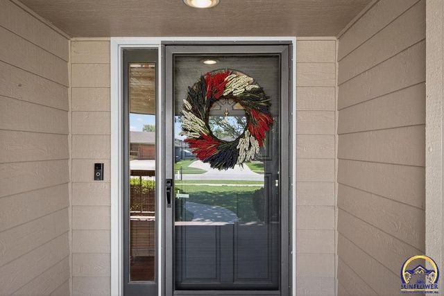 7448 SW Cannock Chase RD, Topeka, KS 66614