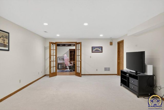 7448 SW Cannock Chase RD, Topeka, KS 66614