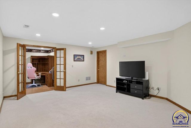 7448 SW Cannock Chase RD, Topeka, KS 66614