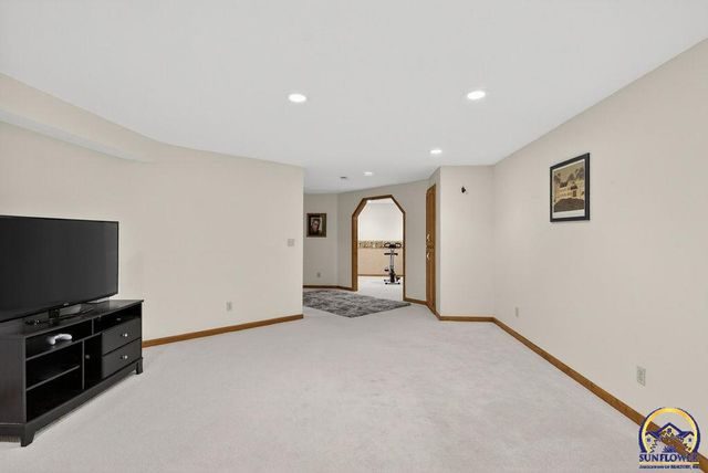 7448 SW Cannock Chase RD, Topeka, KS 66614