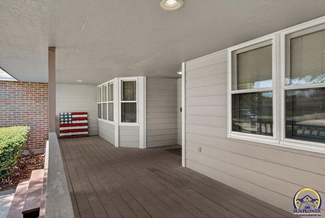 7448 SW Cannock Chase RD, Topeka, KS 66614