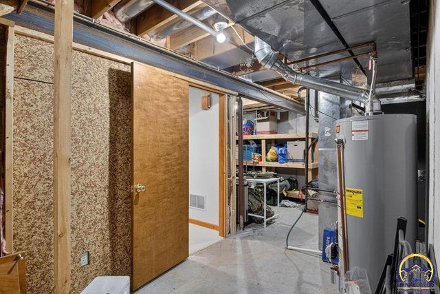 7448 SW Cannock Chase RD, Topeka, KS 66614