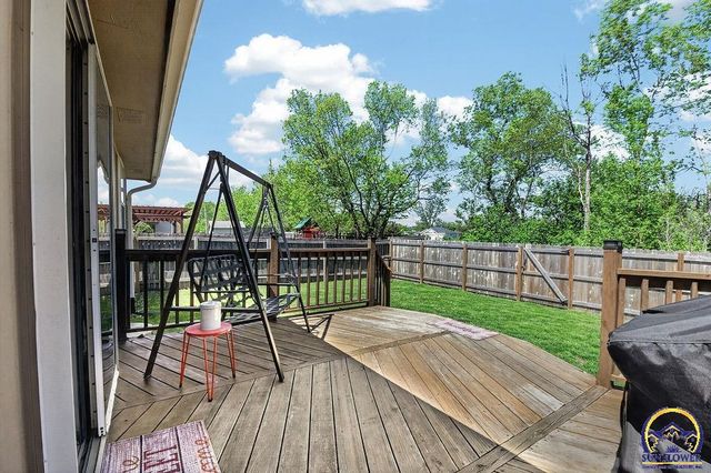 7448 SW Cannock Chase RD, Topeka, KS 66614