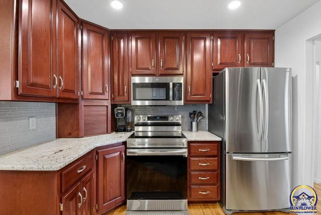 7448 SW Cannock Chase RD, Topeka, KS 66614