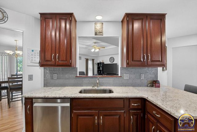 7448 SW Cannock Chase RD, Topeka, KS 66614