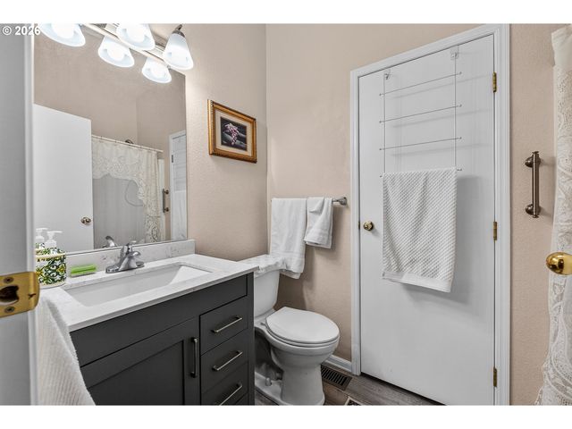 157 Nw BREE Dr, Winston, OR 97496