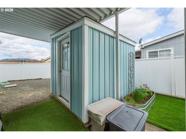 157 Nw BREE Dr, Winston, OR 97496