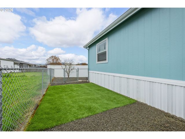 157 Nw BREE Dr, Winston, OR 97496