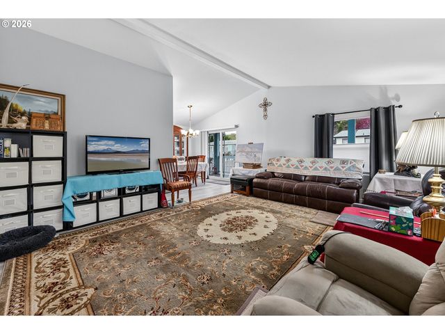 157 Nw BREE Dr, Winston, OR 97496