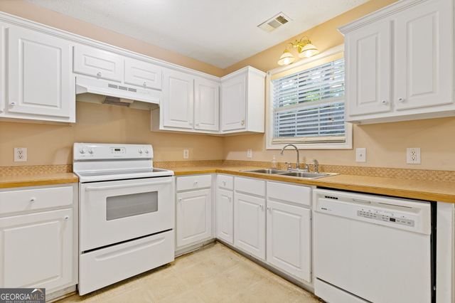 15 Twin Lakes Road, Winder, GA 30680