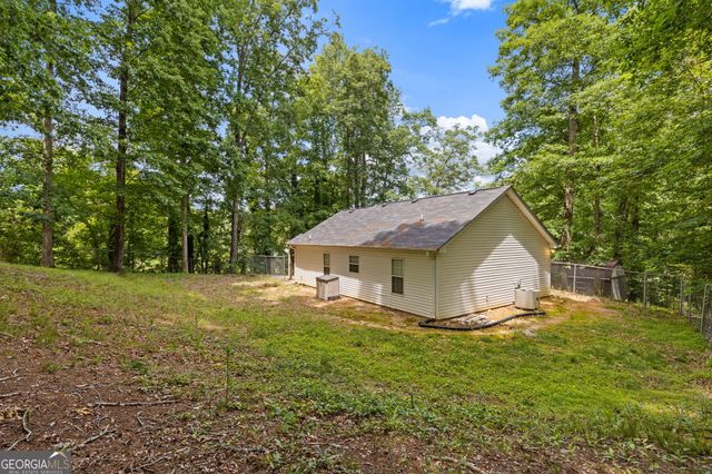 15 Twin Lakes Road, Winder, GA 30680