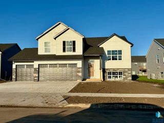 5924 S Coneflower Ave, Sioux Falls, SD 57108