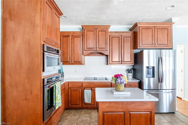 1917 Governors Pointe DR, Suffolk, VA 23436