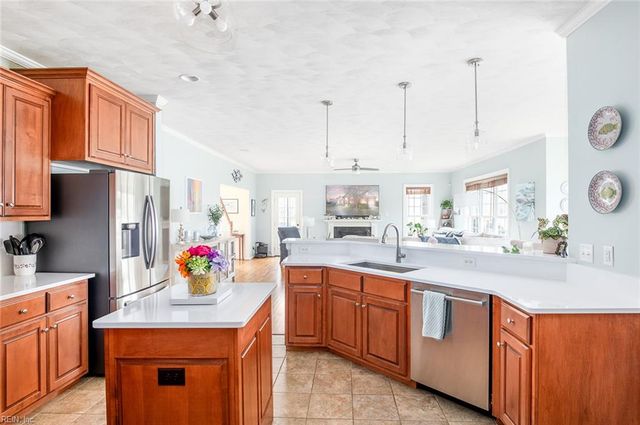 1917 Governors Pointe DR, Suffolk, VA 23436