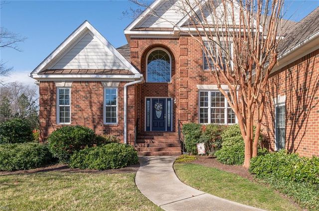 1917 Governors Pointe DR, Suffolk, VA 23436