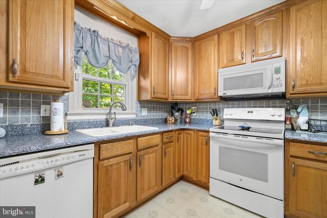 11823 RUTHERFORD DR, Fredericksburg, VA 22407